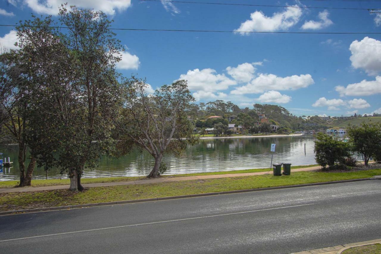 Hybiscus Waterfront Apartments Lakes Entrance Eksteriør bilde